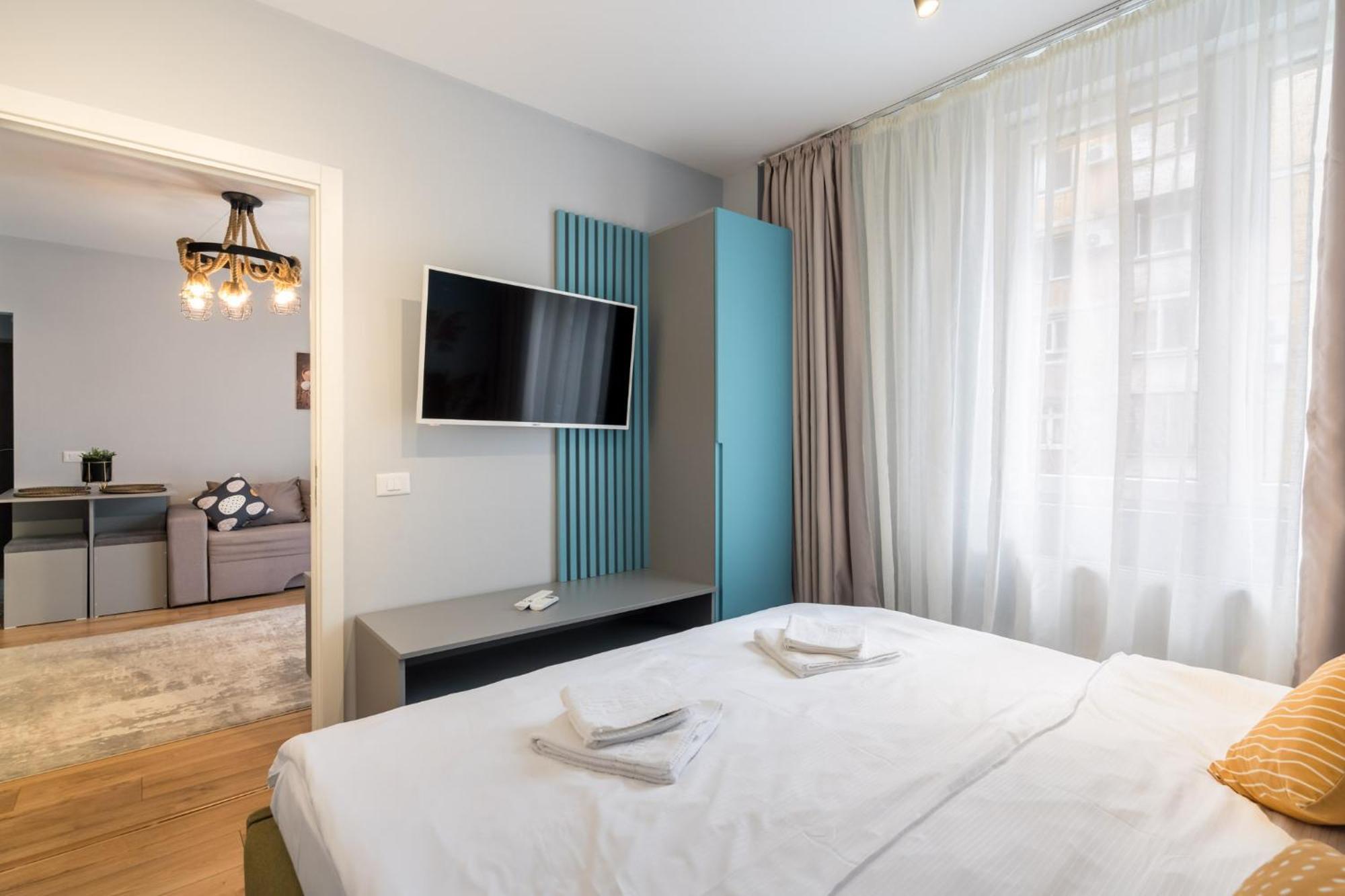 Turqoise 2bdr Apartment Bucharest
